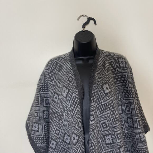 ALPAFINA Women's Grey Alpaca Wool Aztec Print Shawl Wrap Cardigan Western‎ OS - Picture 2 of 6